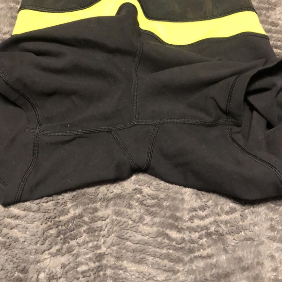 Lululemon spandex shorts - Picture 5 of 5